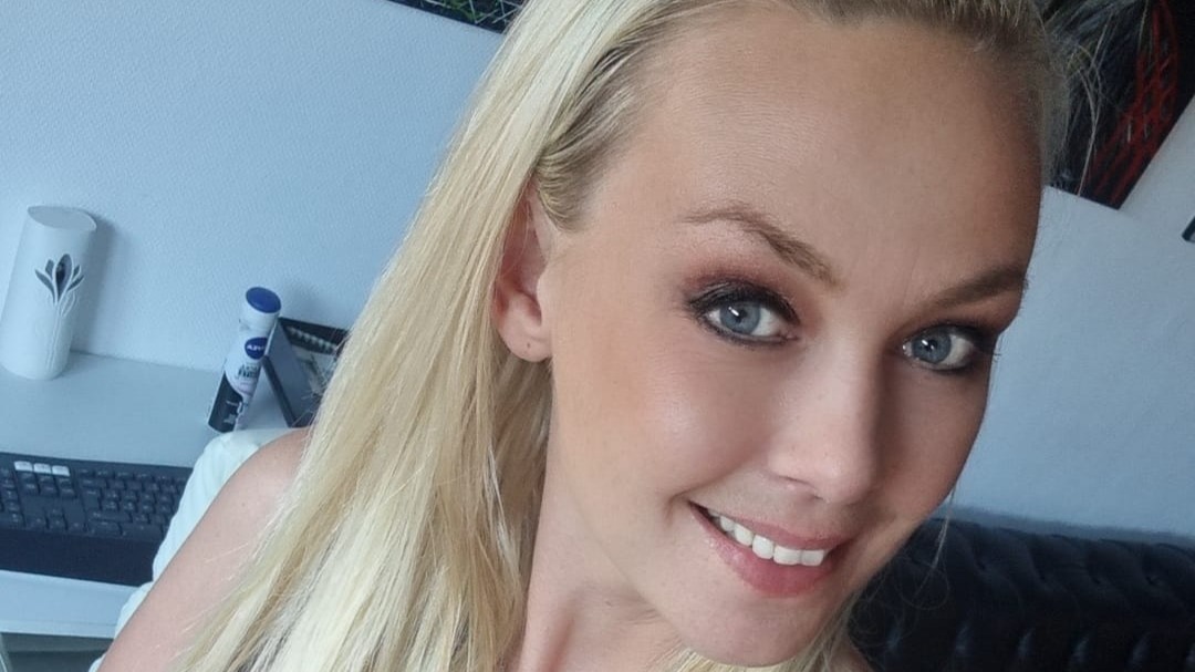 Online livesex met bellescissors