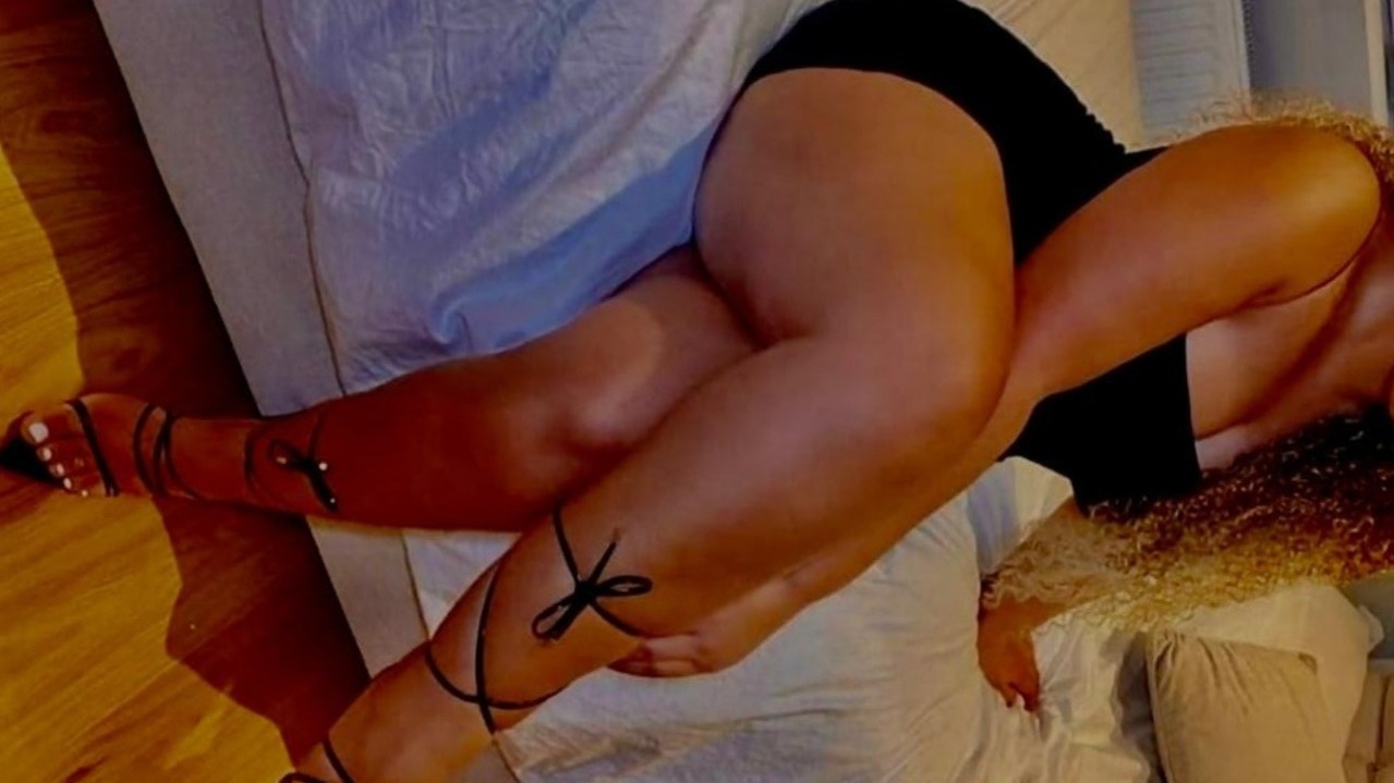 Online livesex met HornyTina